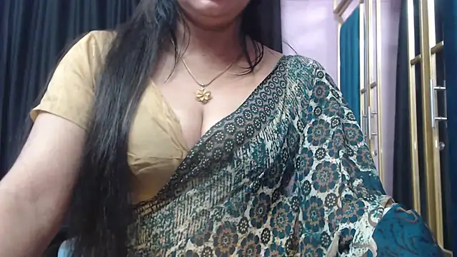 Snapshot of desi-maisa130 chatting on 10.17.25 desi-maisa130 online show from 10.17.25