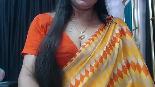 Snapshot of desi-maisa130 chatting on 10.18.25 desi-maisa130 online show from 10.18.25