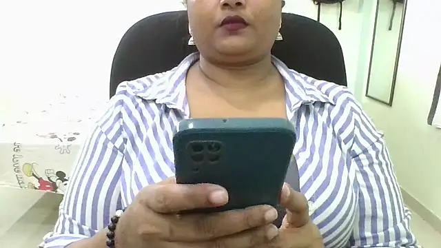 Snapshot of tamil_ureniya chatting on 01.26.25 tamil ureniya online show from 01.26.25
