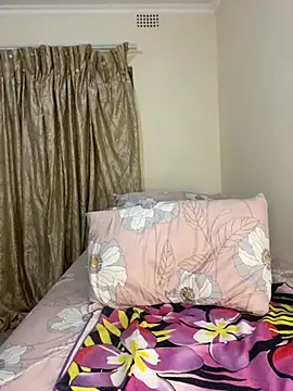 Snapshot of HornyxLadie chatting on 10.09.25 HornyxLadie online show from 10.09.25