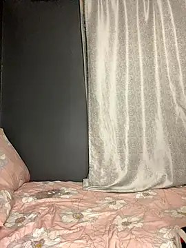 Snapshot of HornyxLadie chatting on 10.14.25 HornyxLadie online show from 10.14.25