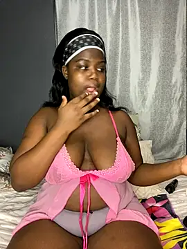 Snapshot of HornyxLadie chatting on 10.22.25 HornyxLadie online show from 10.22.25