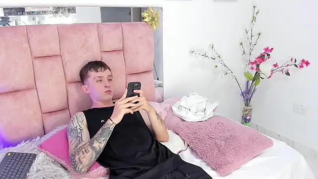 Snapshot of Dylanwhite23_ chatting on 01.29.25 Dylanwhite23  online show from 01.29.25