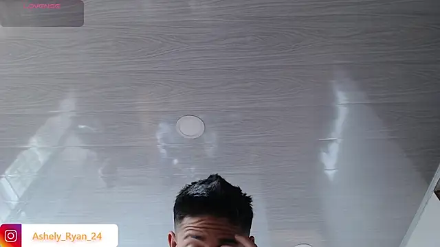 Snapshot of ashely_ryan24 chatting on 12.19.24 ashely ryan24 online show from 12.19.24