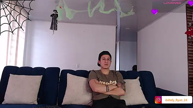 Snapshot of ashely_ryan24 chatting on 10.14.25 ashely ryan24 online show from 10.14.25