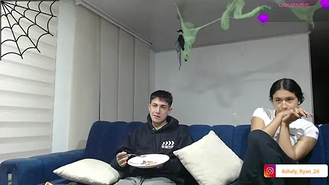 Snapshot of ashely_ryan24 chatting on 10.23.25 ashely ryan24 online show from 10.23.25