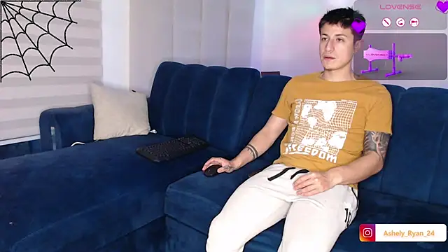 Snapshot of ashely_ryan24 chatting on 10.28.25 ashely ryan24 online show from 10.28.25