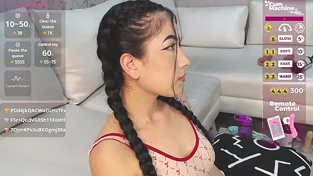 Snapshot of Madeline_Dreams chatting on 12.15.24 Madeline Dreams online show from 12.15.24