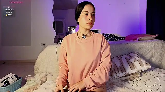 Snapshot of Madeline_Dreams chatting on 09.13.25 Madeline Dreams online show from 09.13.25