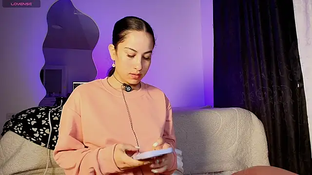 Snapshot of Madeline_Dreams chatting on 09.14.25 Madeline Dreams online show from 09.14.25