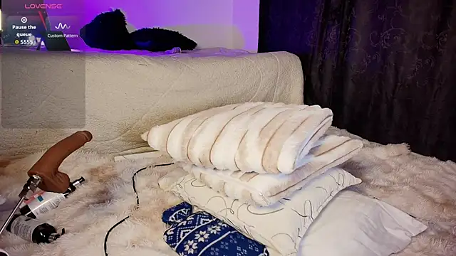 Snapshot of Madeline_Dreams chatting on 10.02.25 Madeline Dreams online show from 10.02.25