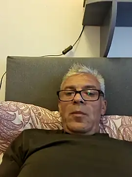 Picolo4111 online show from 10.02.25