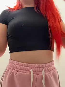 Snapshot of Holly-Glamour chatting on 10.04.25 Holly-Glamour online show from 10.04.25