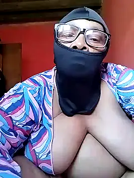 Snapshot of naughtygrannyXXX chatting on 12.21.24 naughtygrannyXXX online show from 12.21.24