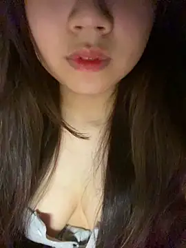 Snapshot of Hotellinh12 chatting on 03.20.25 Hotellinh12 online show from 03.20.25