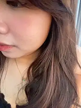 Snapshot of Hotellinh12 chatting on 09.25.25 Hotellinh12 online show from 09.25.25