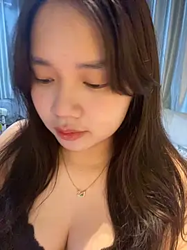 Snapshot of Hotellinh12 chatting on 09.29.25 Hotellinh12 online show from 09.29.25