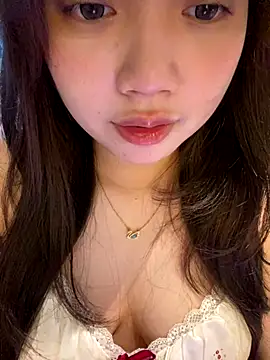 Snapshot of Hotellinh12 chatting on 10.02.25 Hotellinh12 online show from 10.02.25