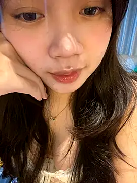 Snapshot of Hotellinh12 chatting on 10.06.25 Hotellinh12 online show from 10.06.25