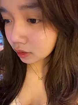 Snapshot of Hotellinh12 chatting on 10.12.25 Hotellinh12 online show from 10.12.25