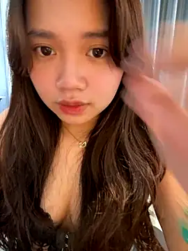 Snapshot of Hotellinh12 chatting on 10.17.25 Hotellinh12 online show from 10.17.25
