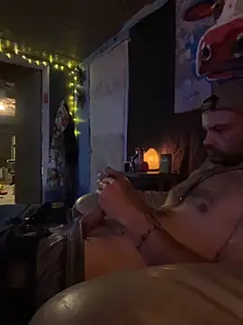 Snapshot of spundaddylive chatting on 10.31.25 spundaddylive online show from 10.31.25