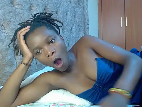 Snapshot of Naughty_Girl17 chatting on 02.08.25 Naughty Girl17 online show from 02.08.25