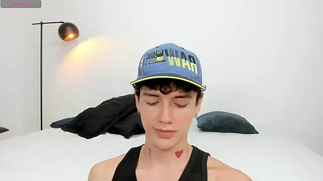 Snapshot of badboy_one_ chatting on 01.02.25 badboy one  online show from 01.02.25