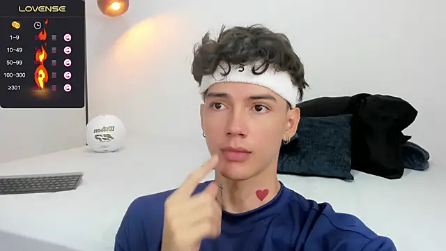 Snapshot of badboy_one_ chatting on 01.25.25 badboy one  online show from 01.25.25