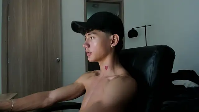 Snapshot of badboy_one_ chatting on 02.06.25 badboy one  online show from 02.06.25