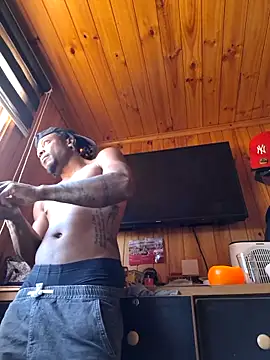 Snapshot of calientoboy chatting on 03.06.25 calientoboy online show from 03.06.25