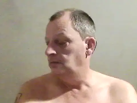 Snapshot of chubbybear2cum chatting on 12.25.24 chubbybear2cum online show from 12.25.24