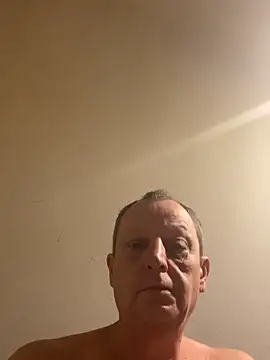 Snapshot of chubbybear2cum chatting on 09.17.25 chubbybear2cum online show from 09.17.25