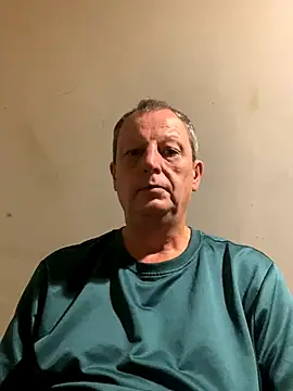 Snapshot of chubbybear2cum chatting on 09.29.25 chubbybear2cum online show from 09.29.25