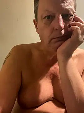 Snapshot of chubbybear2cum chatting on 10.02.25 chubbybear2cum online show from 10.02.25