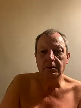 Snapshot of chubbybear2cum chatting on 10.02.25 chubbybear2cum online show from 10.02.25