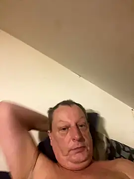 Snapshot of chubbybear2cum chatting on 10.03.25 chubbybear2cum online show from 10.03.25