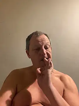 Snapshot of chubbybear2cum chatting on 10.04.25 chubbybear2cum online show from 10.04.25