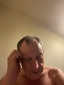 Snapshot of chubbybear2cum chatting on 10.11.25 chubbybear2cum online show from 10.11.25