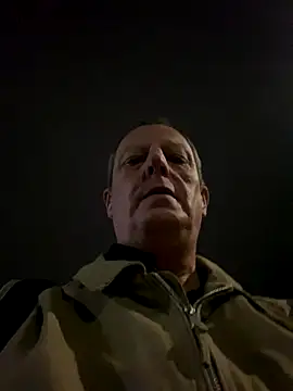 Snapshot of chubbybear2cum chatting on 10.15.25 chubbybear2cum online show from 10.15.25