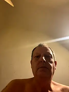 Snapshot of chubbybear2cum chatting on 10.27.25 chubbybear2cum online show from 10.27.25