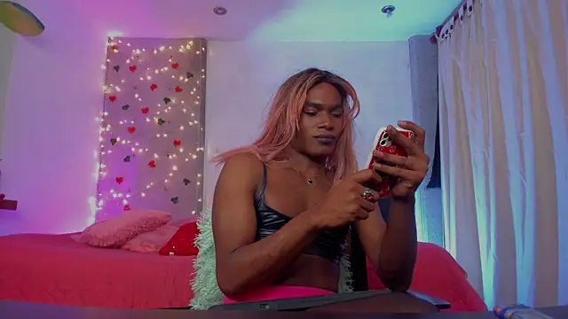 Snapshot of blackbarbietrans chatting on 01.11.25 blackbarbietrans online show from 01.11.25