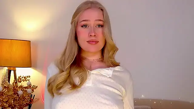 Snapshot of JuliaJaee chatting on 01.10.25 JuliaJaee online show from 01.10.25