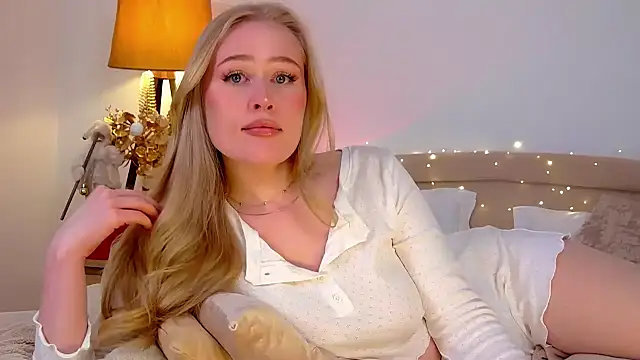 Snapshot of JuliaJaee chatting on 01.11.25 JuliaJaee online show from 01.11.25