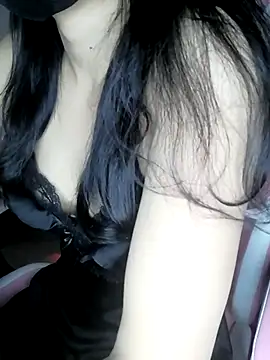 Snapshot of _Linez_ chatting on 03.21.25  Linez  online show from 03.21.25