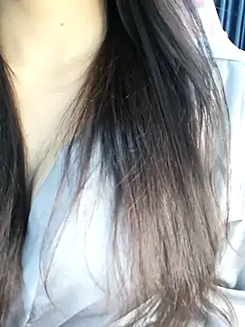 Snapshot of _Linez_ chatting on 10.29.25  Linez  online show from 10.29.25