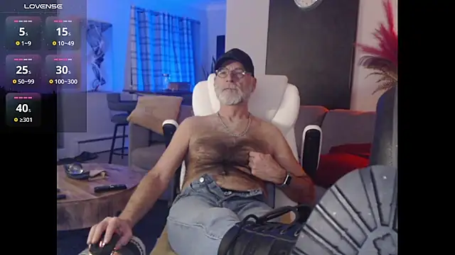 Snapshot of Towndude123 chatting on 01.12.25 Towndude123 online show from 01.12.25