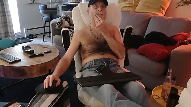 Snapshot of Towndude123 chatting on 02.05.25 Towndude123 online show from 02.05.25