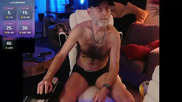 Snapshot of Towndude123 chatting on 02.08.25 Towndude123 online show from 02.08.25