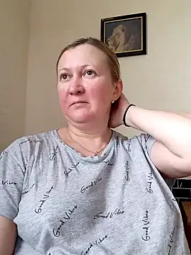 Snapshot of blondyaguar chatting on 12.21.24 blondyaguar online show from 12.21.24